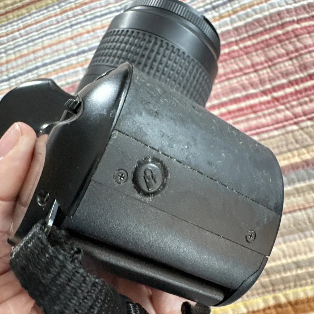 Canon EOS Rebel X 35mm SLR 35-80mm Lens Neck strap Lense Cover Not Tested READ